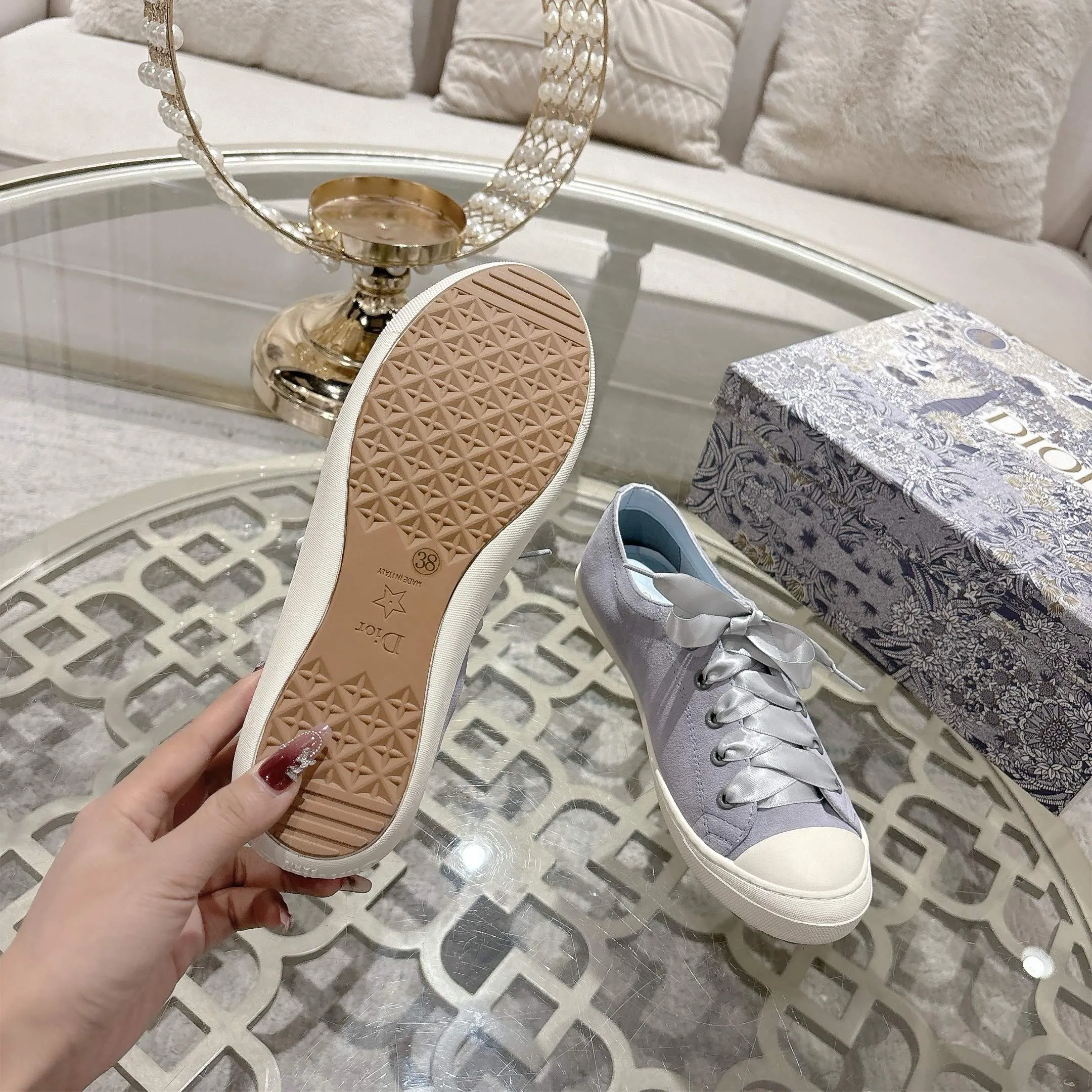 👟👟Ex-factory price 440👟👟 Dior ballet-style casual shoes, the same style as celebrities, satin fabric, breathable mesh lining, sheepskin for feet, wear-resistant rubber sole, size 35-40.
